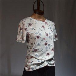 Mujer remera modal estampa flor lila