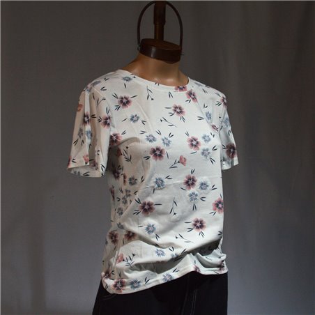 Mujer remera modal estampa flor lila