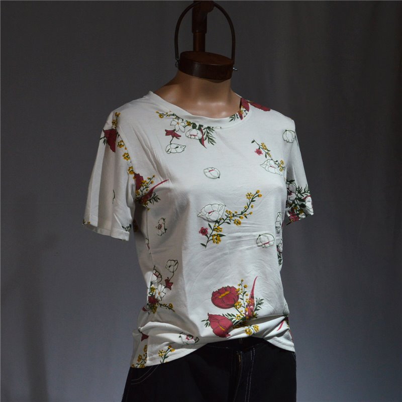 Mujer remera modal estampa flor roja