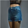 Mujer short jean elastizado frente bolsillo costado tachas