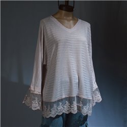 Mujer Remera lanilla amplia mangas largas escote V detalle encaje