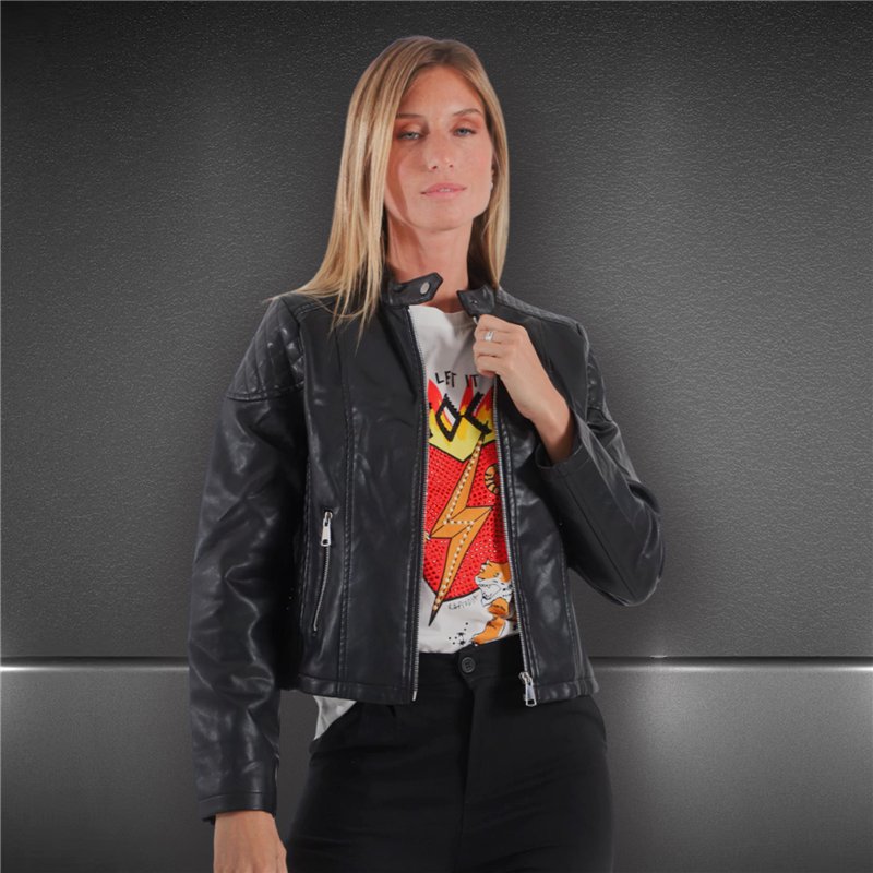 Mujer campera ecocuero fuelle al costado elastizado