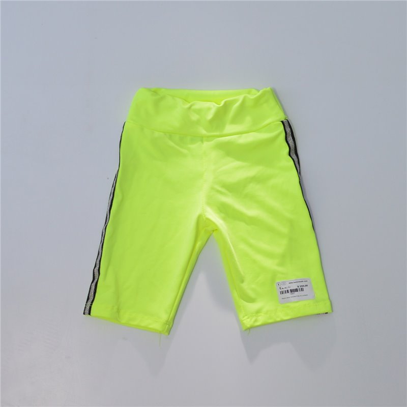 Nena calza ciclista tiras al costado