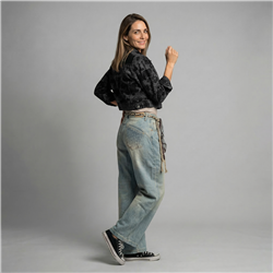 Mujer campera jean corta bordada flores lentejuelas - OG