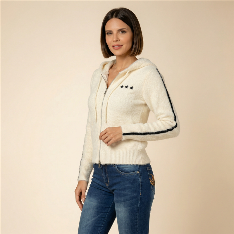 Mujer campera piel capucha doble cierre bordado estrella - EM