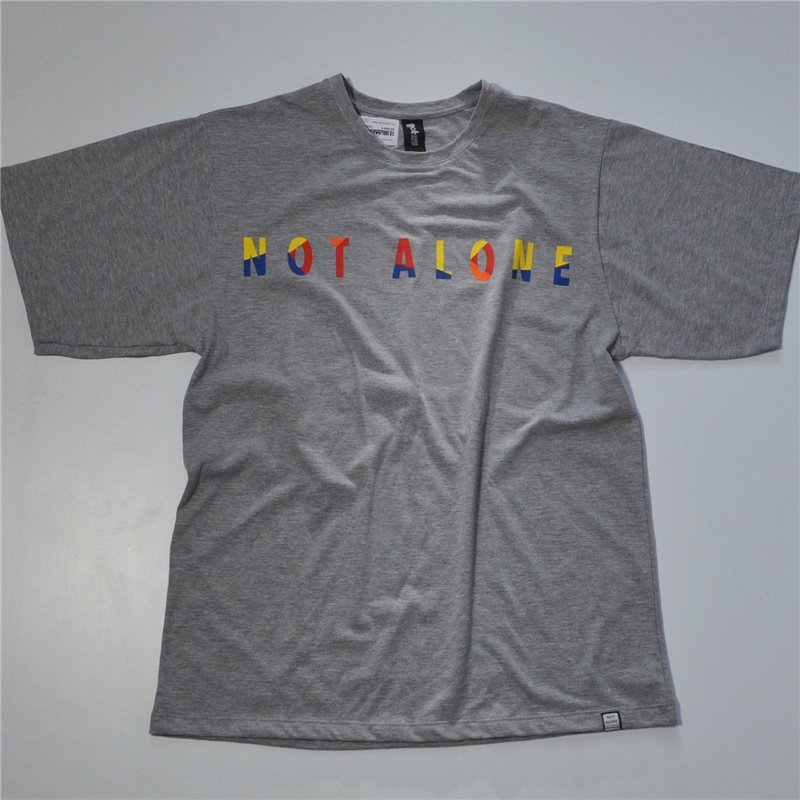 Hombre remera algodon estampa letras numeros multicolor