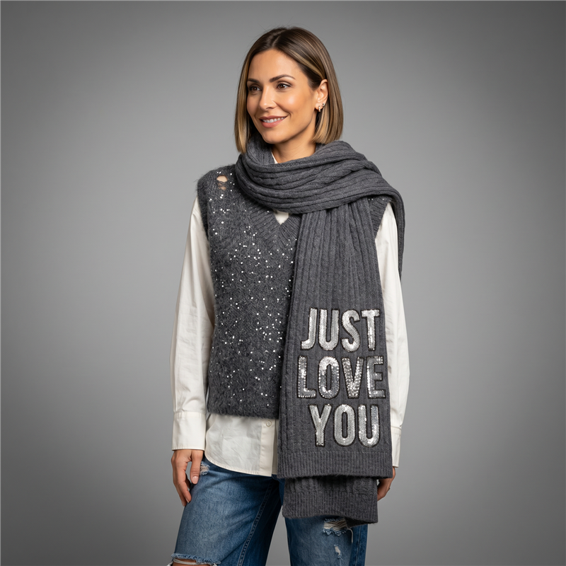 Ruana tejida bordada lentejuelas LOVE linea italiana - IB