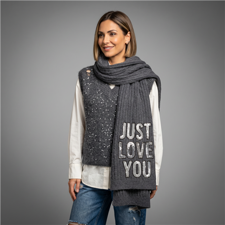 Ruana tejida bordada lentejuelas LOVE linea italiana - IB