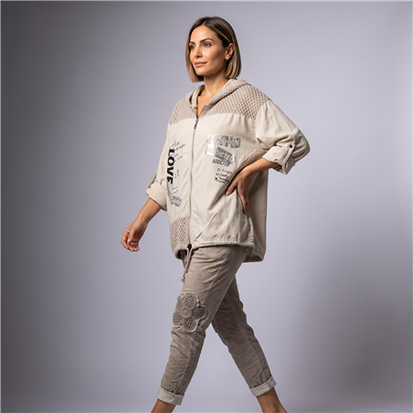 Mujer campera creep combinada guipur capucha frente letras ITA - IB