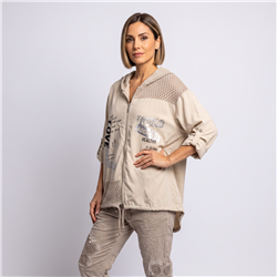 Mujer campera creep combinada guipur capucha frente letras ITA - IB