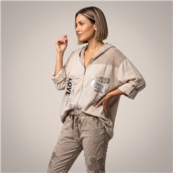 Mujer campera creep combinada guipur capucha frente letras ITA - IB