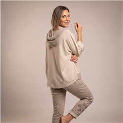 Mujer campera creep combinada guipur capucha frente letras ITA - IB