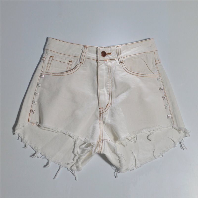 Mujer Short jean color rigido tachas conicas desflecado