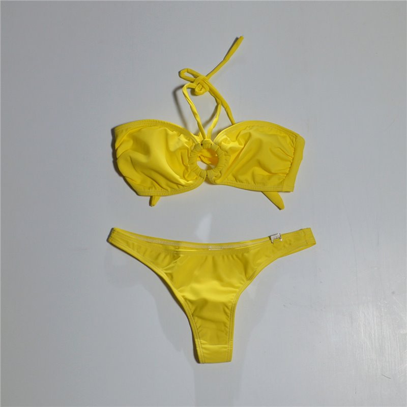 Mujer bikini lycra frente aro nudo