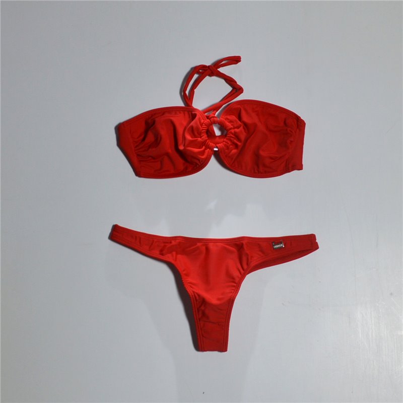 Mujer bikini lycra frente aro nudo