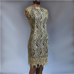 Mujer vestido guipur dorado forrado